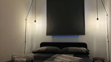 1 camera, ferro/asse da stiro, lenzuola