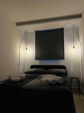 1 makuuhuone, silitysrauta/-lauta, vuodevaatteet