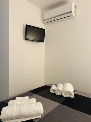 1 bedroom, iron/ironing board, bed sheets - Pozzallo Sea House. Brand new one-bedroom apartment 200m from the sea and 100m from the City Center. (Pozzallo)