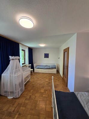 1 bedroom, bed sheets