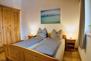 1 bedroom, bed sheets