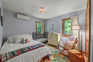 4 bedrooms, desk, travel cot, free WiFi - Poolside Luxe at Long Pond (Great Barrington)