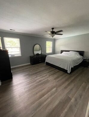 3 soverom, strykejern/-brett, wi-fi (inkludert) og sengetøy