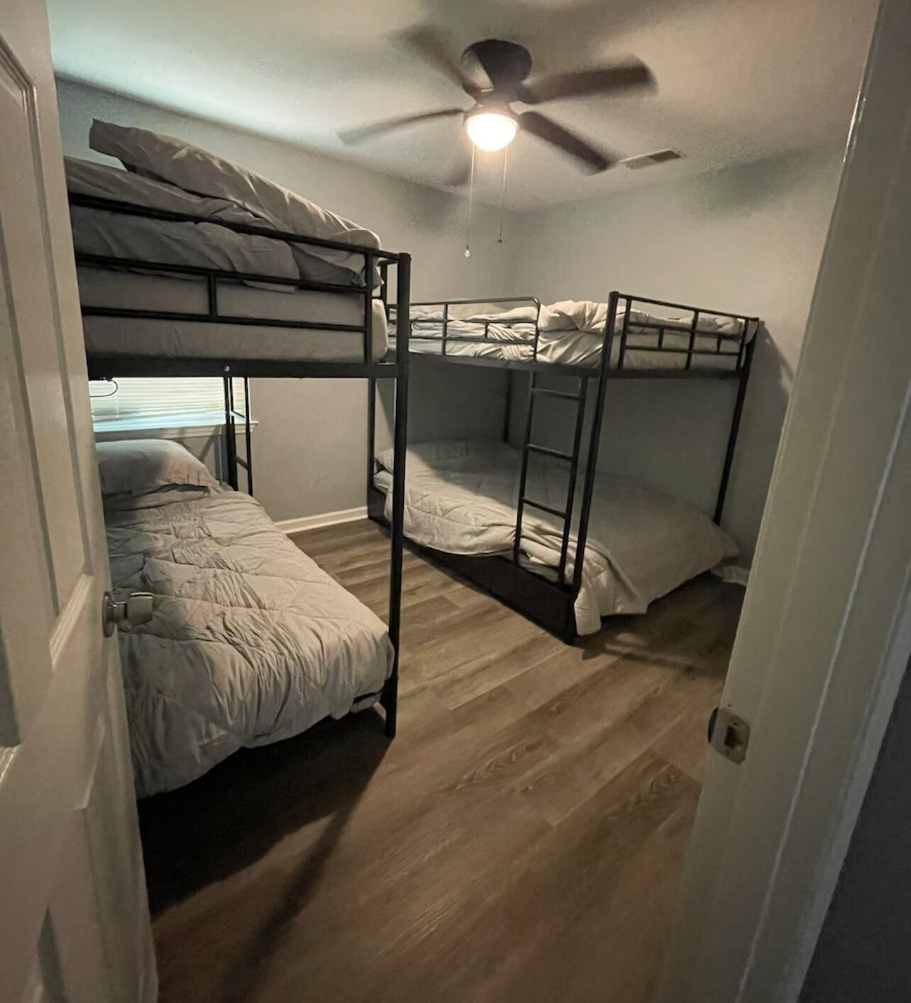 3 dormitorios, tabla de planchar con plancha, wifi gratis y ropa de cama