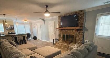 Charming 3-bedroom house with WiFi and AC in Birmingham