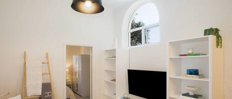 Bureau, fer et planche à repasser, Wi-Fi gratuit, draps fournis