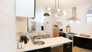 Fridge, microwave, oven, stovetop - Double Bay Delight Isyd (Double Bay)