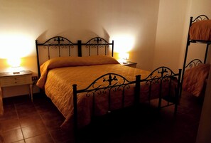 2 soverom, strykejern/-brett, reiseseng for barn og wi-fi (inkludert)