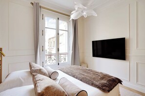 2 bedrooms, desk, iron/ironing board, free WiFi