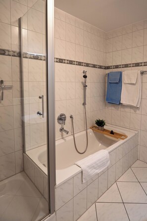 Shower, hair dryer, towels