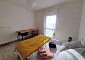 House | 3 bedrooms, individually furnished, bed sheets