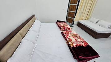 Family Room | Rollaway beds, free WiFi, bed sheets