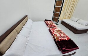 Family Room | Rollaway beds, free WiFi, bed sheets