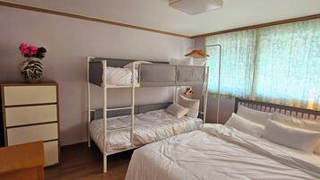 3 bedrooms, iron/ironing board, WiFi, bed sheets