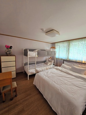 3 bedrooms, iron/ironing board, WiFi, bed sheets