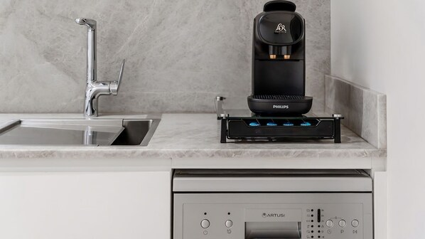 Coffee/tea maker, fridge, microwave, oven - Boutique Sydney Hideaway Near Cafes & Parks (Paddington)