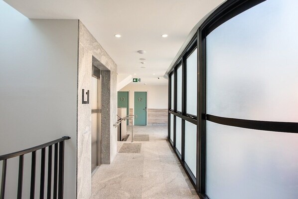 المنشأة من الداخل