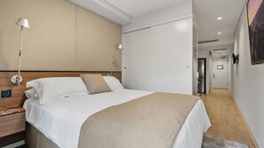 1 bedroom, iron/ironing board, travel crib, WiFi - Boutique Sydney Hideaway Near Cafes & Parks (Paddington)