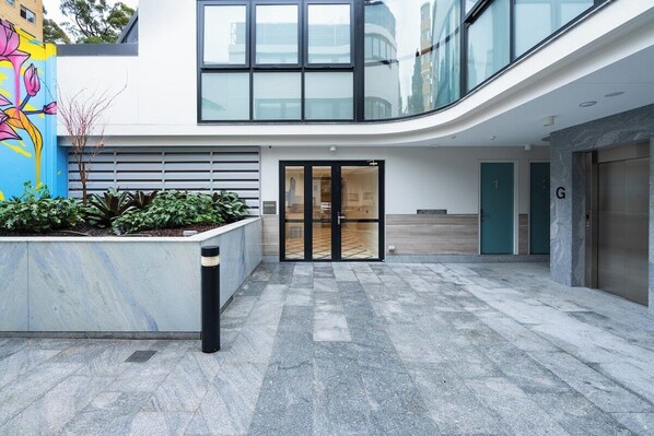 Exterior detail - Quiet Ground Floor Studio in Paddington (Paddington)