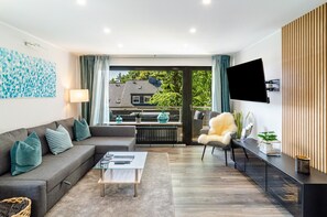 Fernseher, Tischtennisplatte