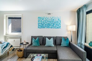 Tv och ett bordtennisbord