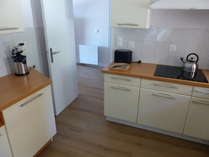 Micro-ondes, four, plaque de cuisson, lave-vaisselle
