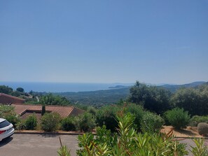 Property grounds - La Croix Valmer villa with sea view (La Croix-Valmer)