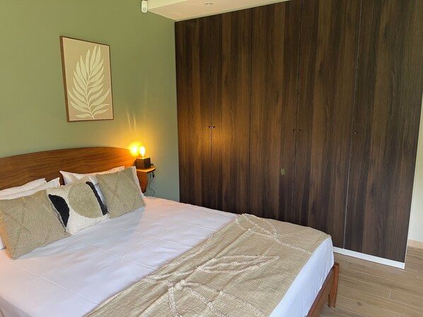 1 bedroom, iron/ironing board, free WiFi, bed sheets - In the heart of the National Forest Park, come and recharge your batteries at Prieuré St Broing (Saint-Broing-les-Moines)