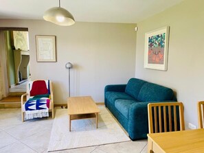 Smart TV, books, stereo - In the heart of the National Forest Park, come and recharge your batteries at Prieuré St Broing (Saint-Broing-les-Moines)