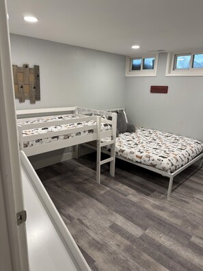 5 bedrooms, travel cot, free WiFi, bed sheets