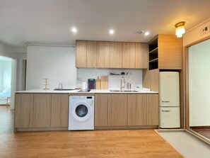 Microwave - Hidden Craft’s House | Spacious + Private stay (seoul)