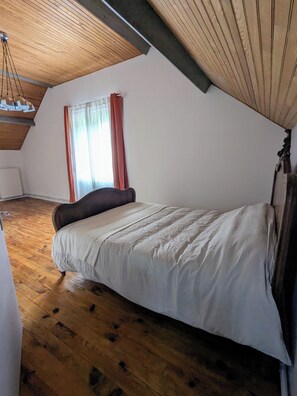Ferros/tábuas de passar roupa, Wi-Fi de cortesia, roupa de cama