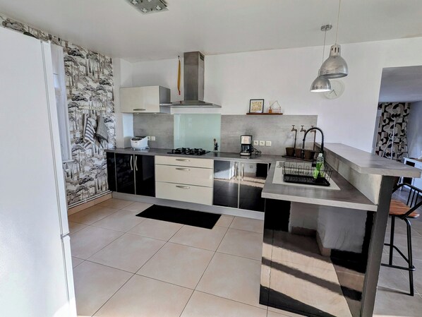 微波炉、烤箱、炉灶