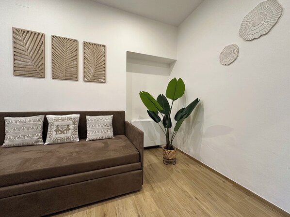 Signature Apartment, Patio, Courtyard View | Living area