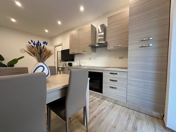 Apartemen Khas, patio, pemandangan halaman | Dapur pribadi