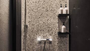 Superior Studio | Bathroom