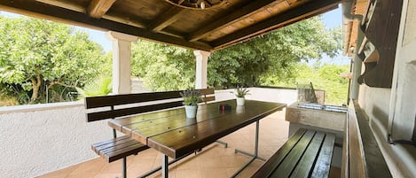 屋外ダイニングエリア