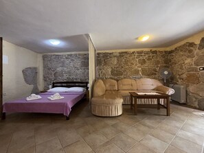 3 bedrooms, iron/ironing board, free WiFi