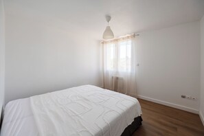 2 bedrooms, WiFi, bed sheets