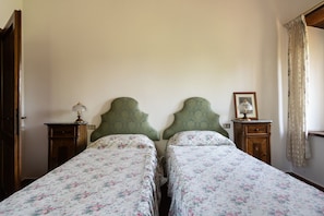 4 chambres, fer et planche à repasser, lit parapluie, Wi-Fi gratuit