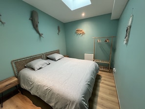 Iron/ironing board, free WiFi, bed sheets
