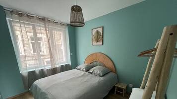 Silitysrauta/-lauta, ilmainen Wi-Fi, vuodevaatteet