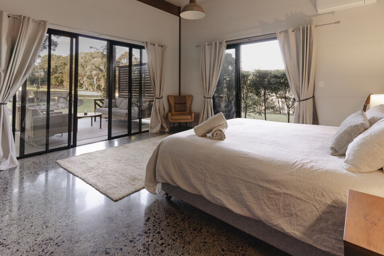 3 bedrooms, iron/ironing board, WiFi, bed sheets