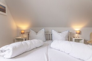 2 bedrooms, iron/ironing board, WiFi