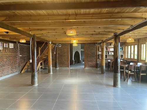 Bees Homestay Sapa & Trekking