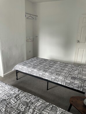 3 chambres, fer et planche à repasser, draps fournis