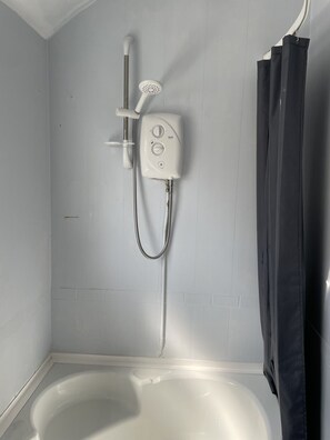 Sèche-cheveux, papier toilette