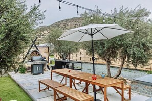 Outdoor dining - Geometry Park (Agios Theodoros)