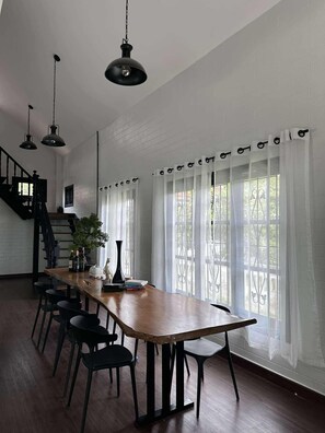Dining - Private House 3-bedroom in peaceful Rayong with WiFi, AC. Enjoy your stay (ระยอง)