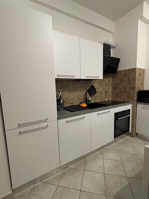 Microonde, forno, piano cottura, lavastoviglie